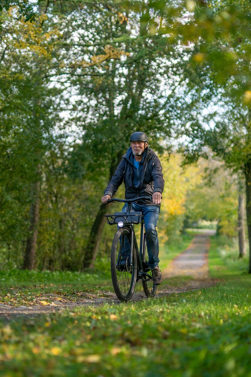 Radfahrer durch den Wald in der Eider Treene Sorge Region